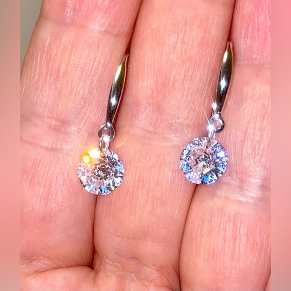Elegant 925 Silver and Crystal Drop Earrings - Picture 1 of 6
